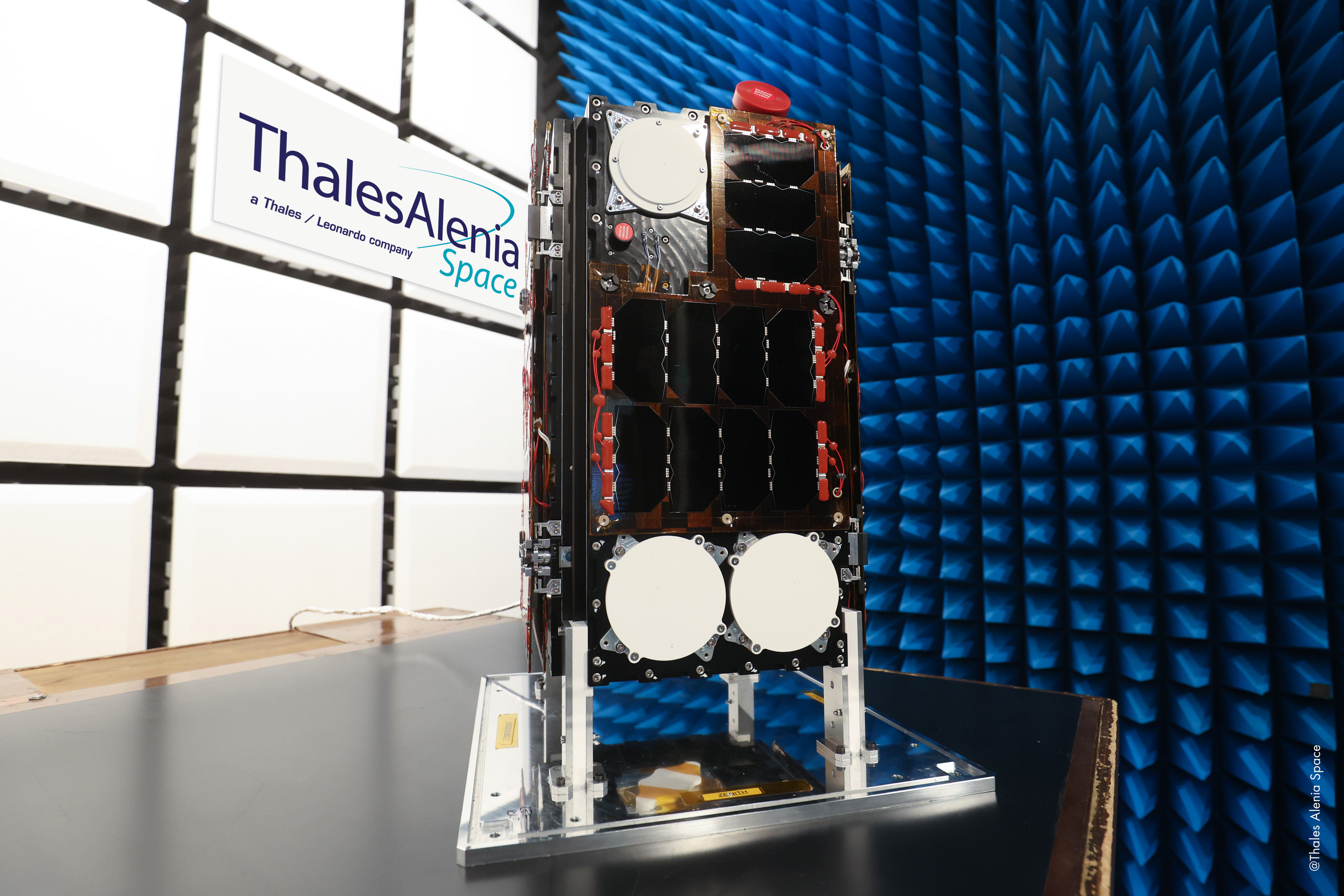 ia Satellites［カセット］ il_fullxfull.6891000725_tdfk.jpg