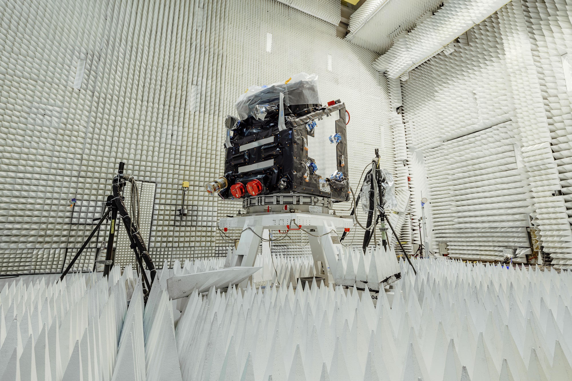 flex_anechoic_chamberthalesaleniaspace_alban_pichon.jpg